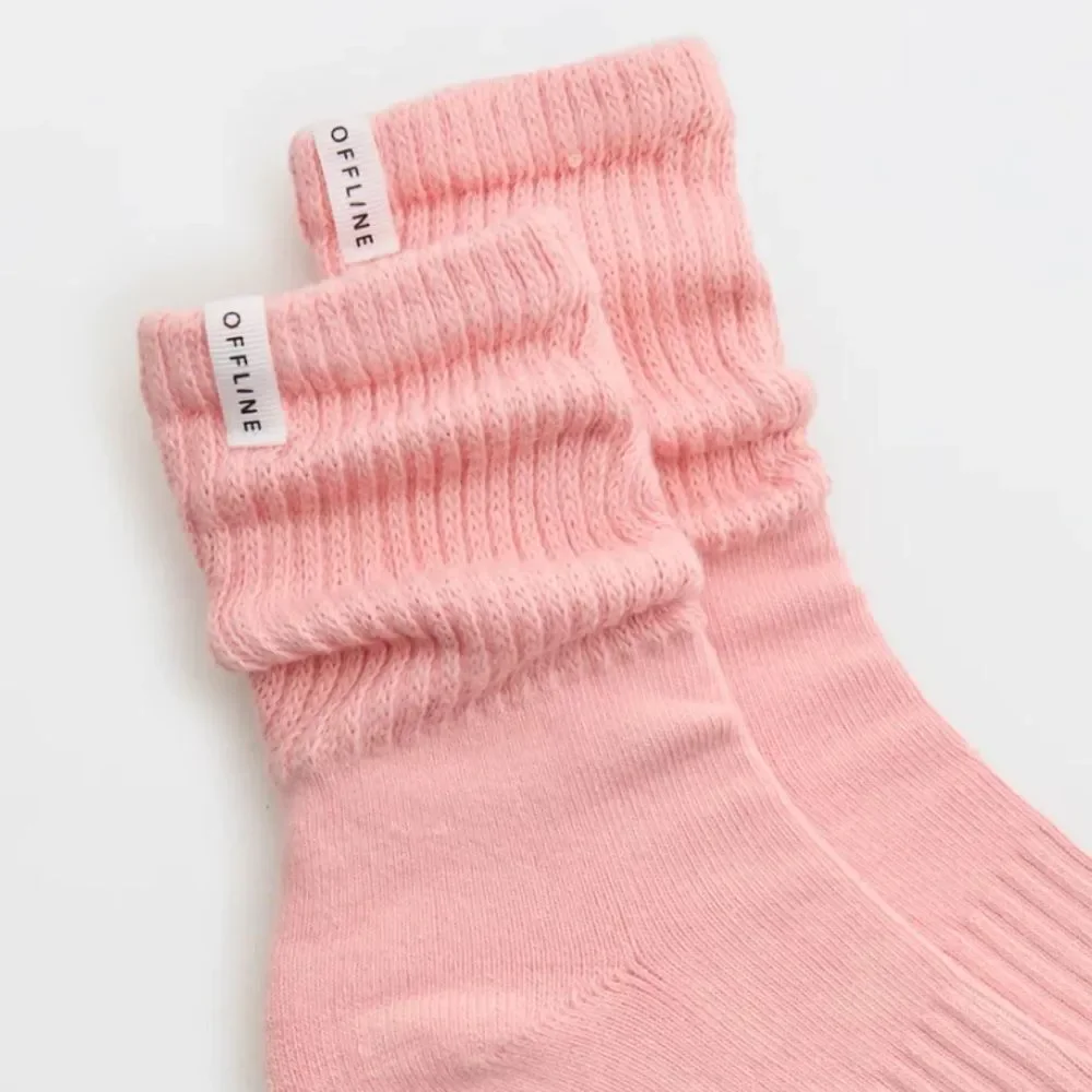 OFFLINE Club Pink Short Scrunch Tab Logo Cotton Socks